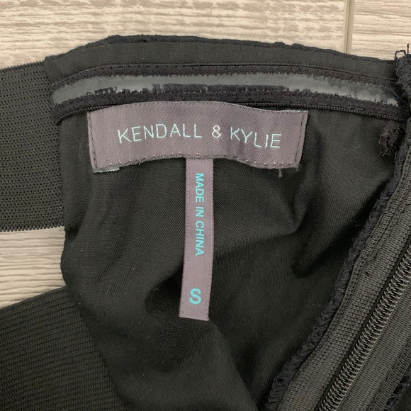 Kendall & Kylie Black and White Fit and Flare Top - Picture 6 of 6